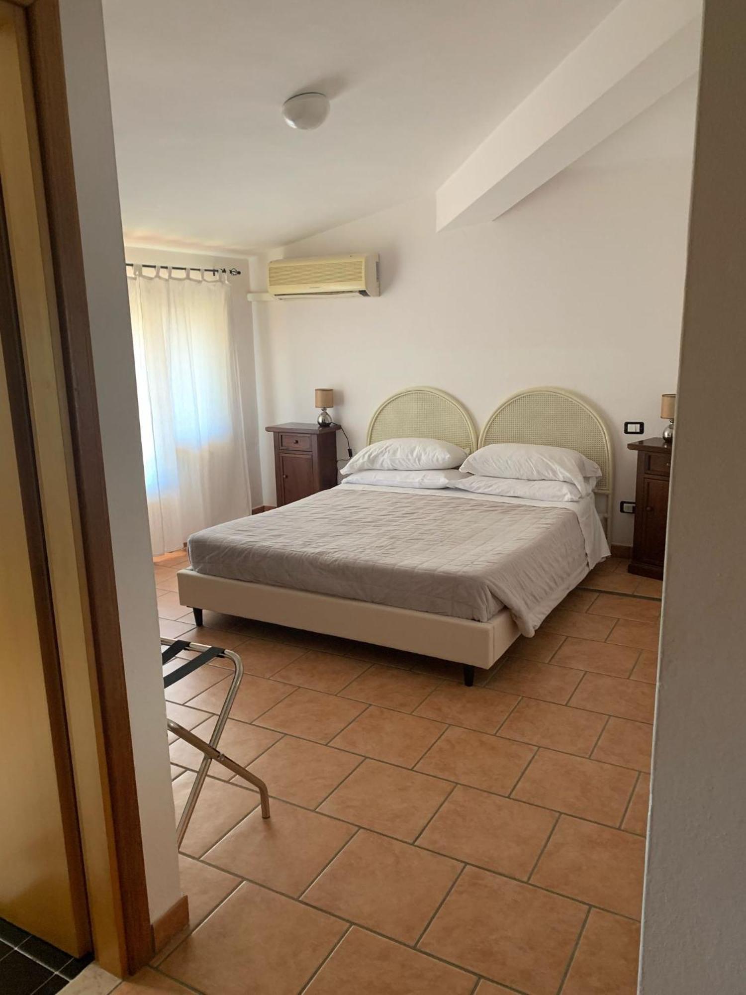 Albergo Ristorante Locanda Rosella Giba Exteriér fotografie